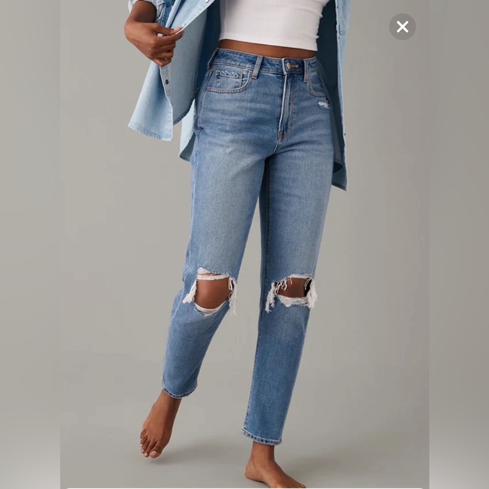 American Eagle distressed stretch mom jean, size 00 regular. NWOT